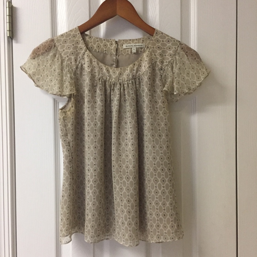 Banana Republic flutter sleeve 100% silk blouse